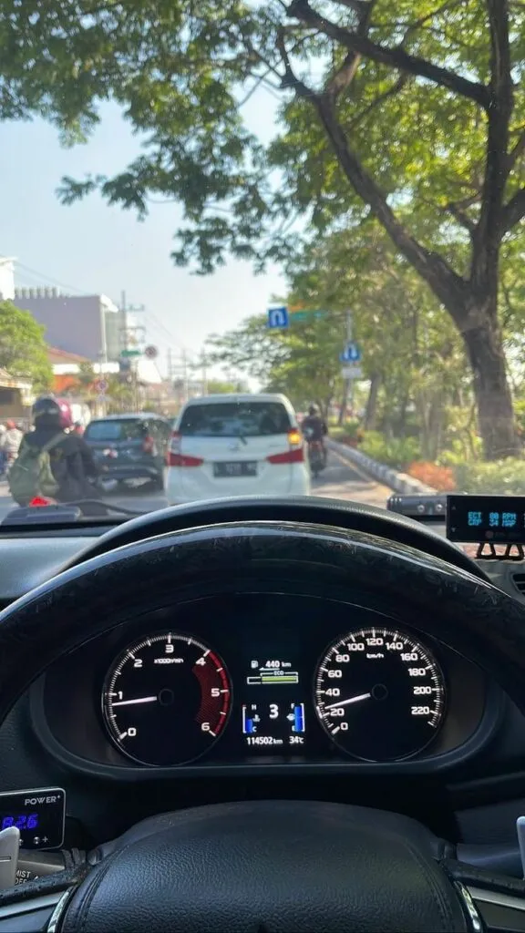 Kumpulan Foto Dalam Mobil Terbagus dan Terlengkap 19 Foto Dalam Mobil