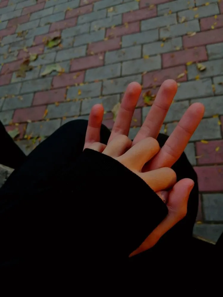 Kumpulan Foto Gandengan Tangan Terbagus dan Terlengkap 17 Foto Gandengan Tangan