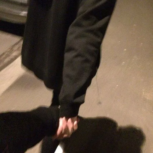 Kumpulan Foto Gandengan Tangan Terbagus dan Terlengkap 16 Foto Gandengan Tangan