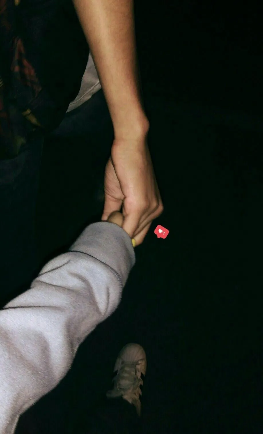 Kumpulan Foto Gandengan Tangan Terbagus dan Terlengkap 18 Foto Gandengan Tangan