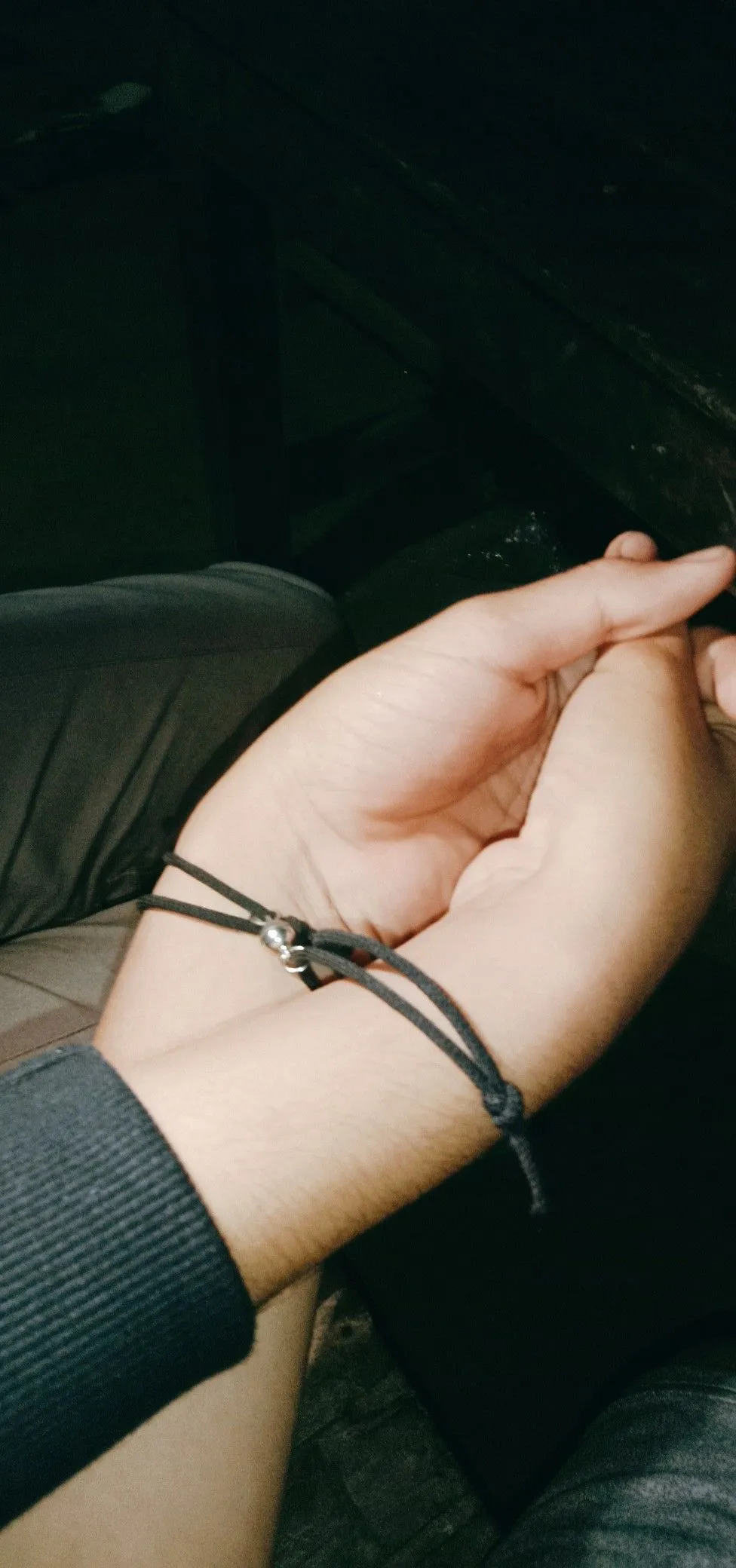 Kumpulan Foto Gandengan Tangan Terbagus dan Terlengkap 20 Foto Gandengan Tangan