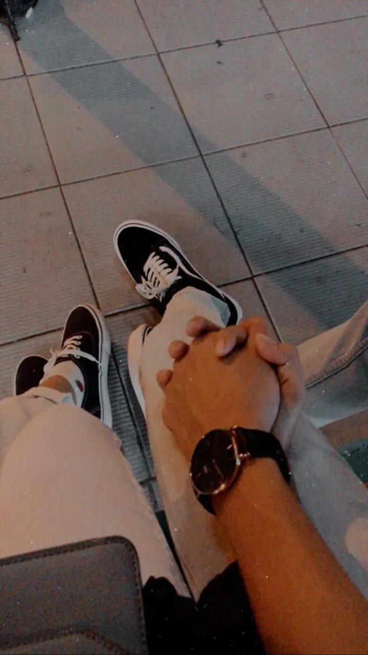 Kumpulan Foto Gandengan Tangan Terbagus dan Terlengkap 24 Foto Gandengan Tangan