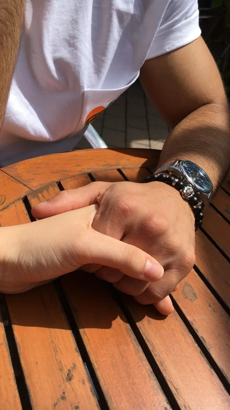 Kumpulan Foto Gandengan Tangan Terbagus dan Terlengkap 26 Foto Gandengan Tangan