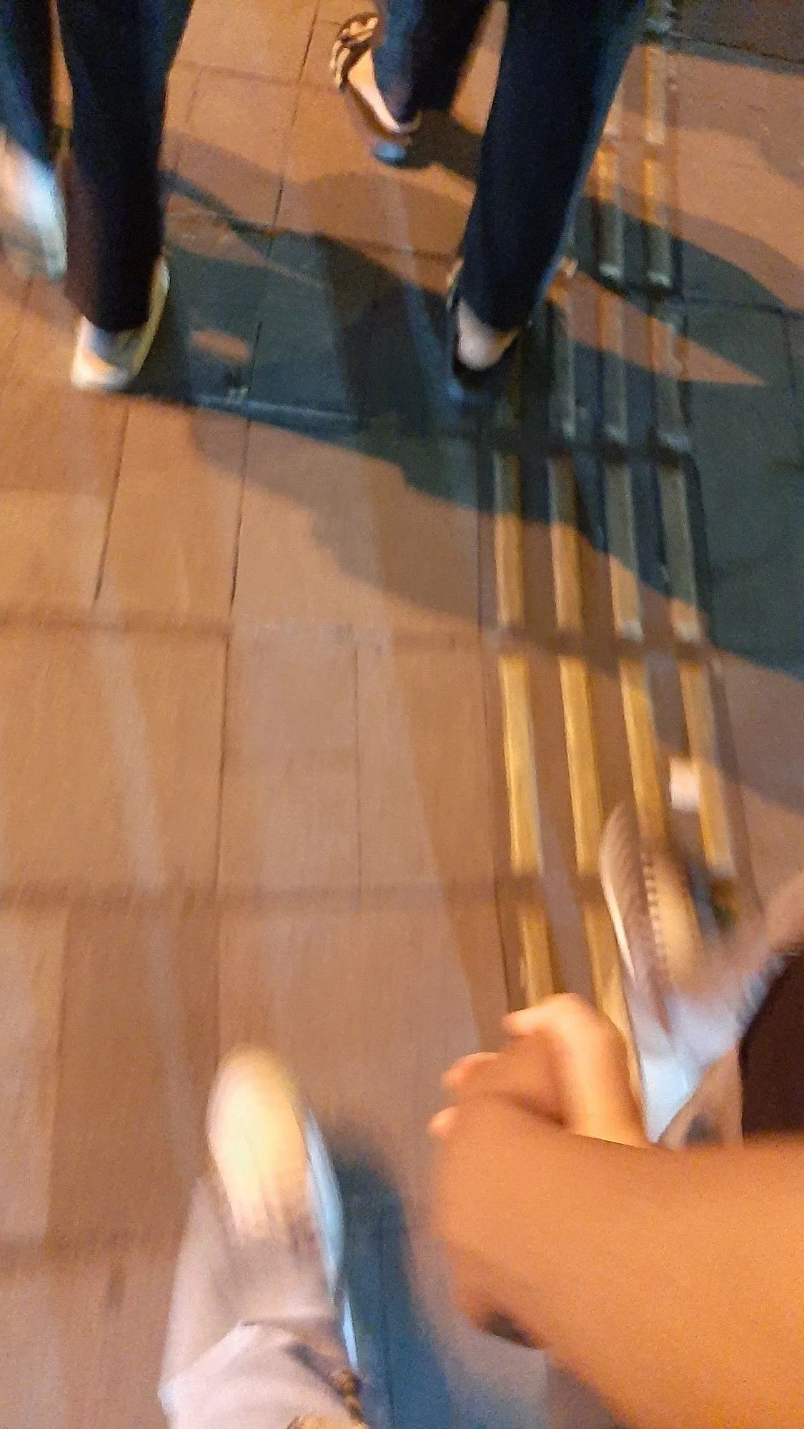 Kumpulan Foto Gandengan Tangan Terbagus dan Terlengkap 7 Foto Gandengan Tangan