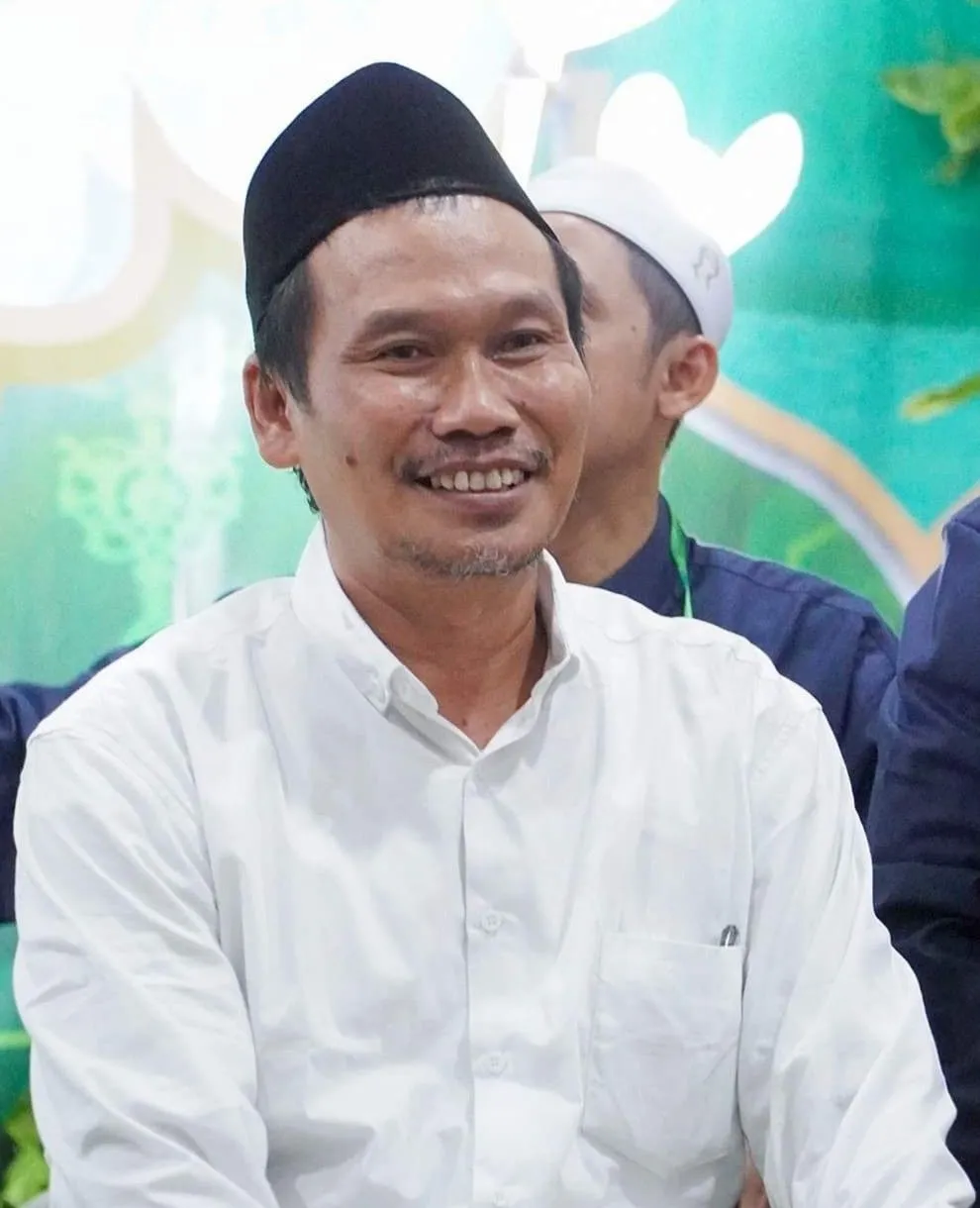 Kumpulan Foto Gus Baha Terbagus dan Terlengkap 15 Foto Gus Baha