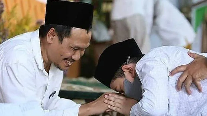 Kumpulan Foto Gus Baha Terbagus dan Terlengkap 22 Foto Gus Baha