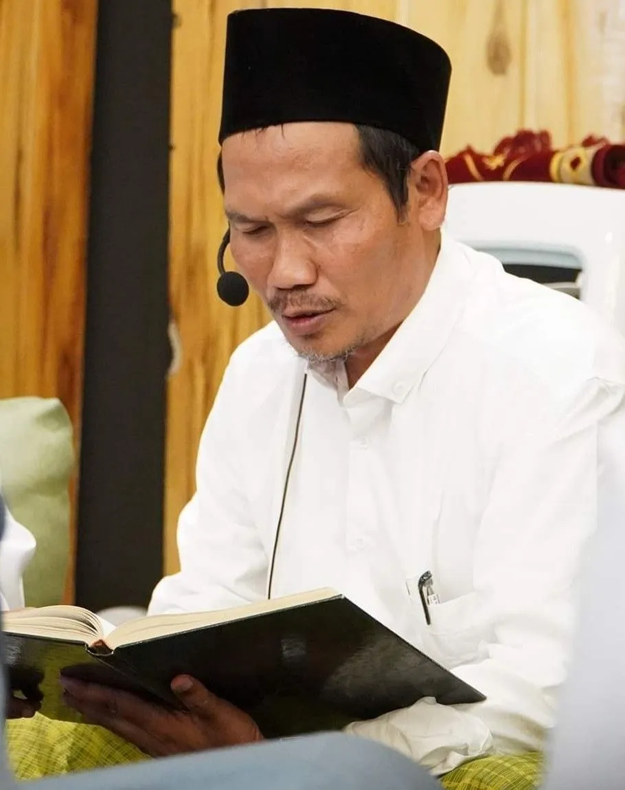 Kumpulan Foto Gus Baha Terbagus dan Terlengkap 9 Foto Gus Baha