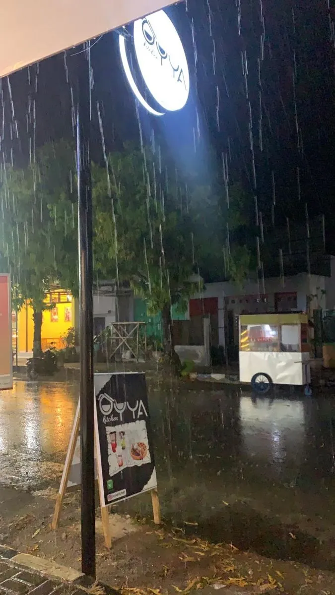 Kumpulan Foto Hujan Malam Hari Terbagus dan Terlengkap 13 Foto Hujan Malam Hari