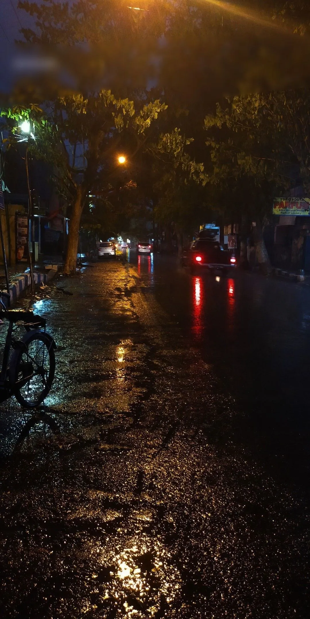Kumpulan Foto Hujan Malam Hari Terbagus dan Terlengkap 11 Foto Hujan Malam Hari