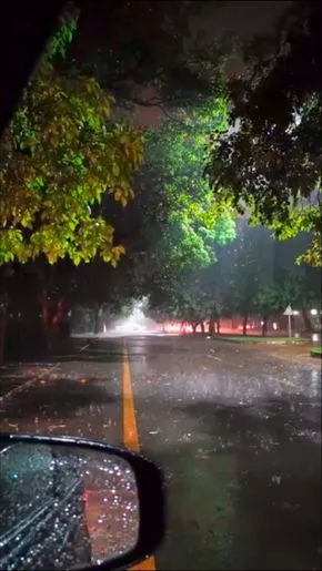 Kumpulan Foto Hujan Malam Hari Terbagus dan Terlengkap 5 Foto Hujan Malam Hari