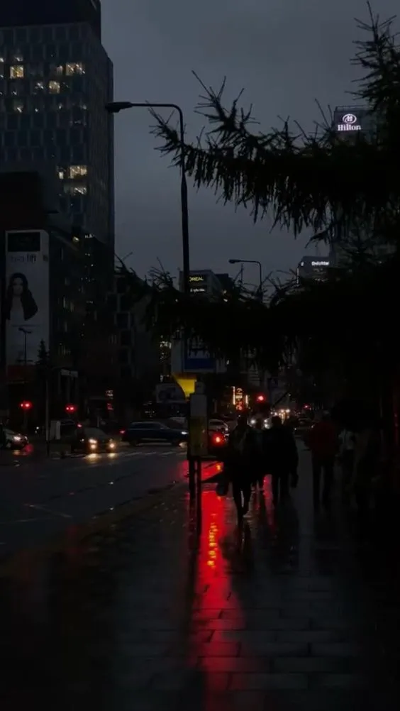 Kumpulan Foto Hujan Malam Hari Terbagus dan Terlengkap 2 Foto Hujan Malam Hari