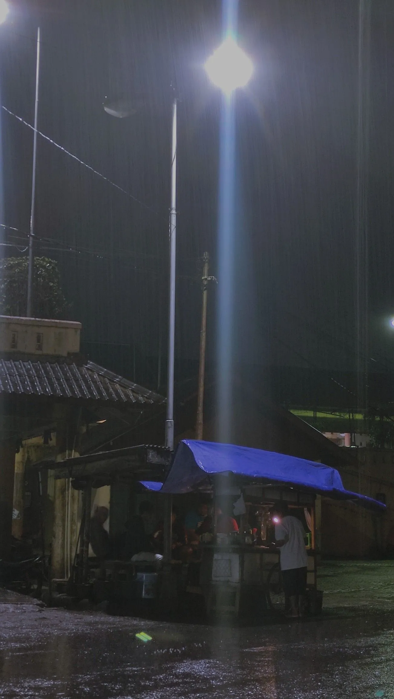 Kumpulan Foto Hujan Malam Hari Terbagus dan Terlengkap 27 Foto Hujan Malam Hari