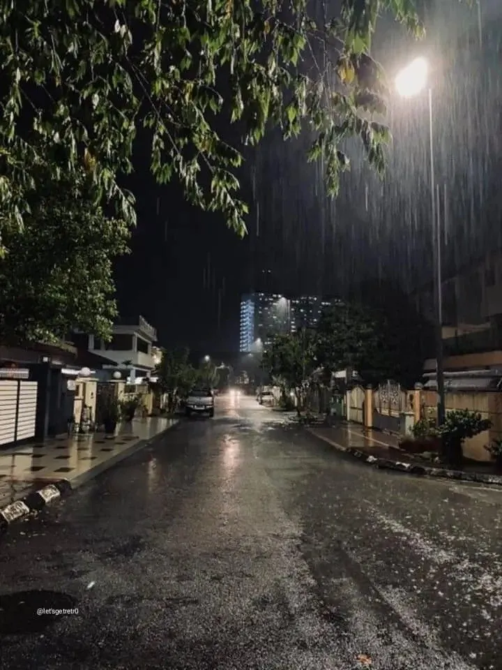 Kumpulan Foto Hujan Malam Hari Terbagus dan Terlengkap 26 Foto Hujan Malam Hari