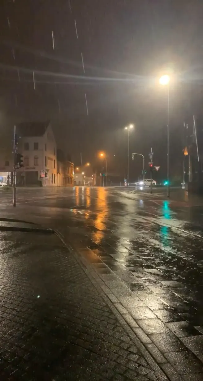 Kumpulan Foto Hujan Malam Hari Terbagus dan Terlengkap 24 Foto Hujan Malam Hari