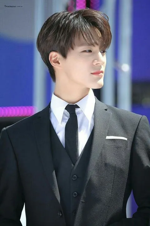 Kumpulan Foto Jeno Paling Keren Terbagus dan Terlengkap 7 Foto Jeno