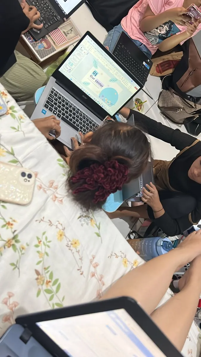 Kumpulan Foto Kerja Kelompok Terbagus dan Terlengkap 17 Foto Kerja Kelompok