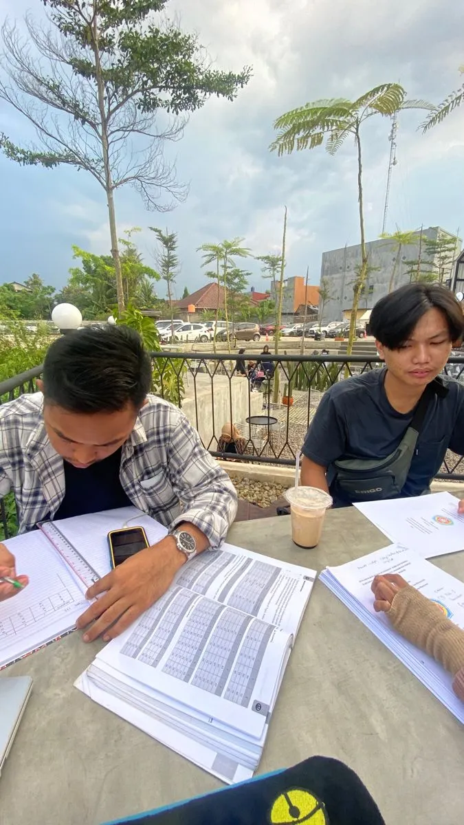 Kumpulan Foto Kerja Kelompok Terbagus dan Terlengkap 16 Foto Kerja Kelompok
