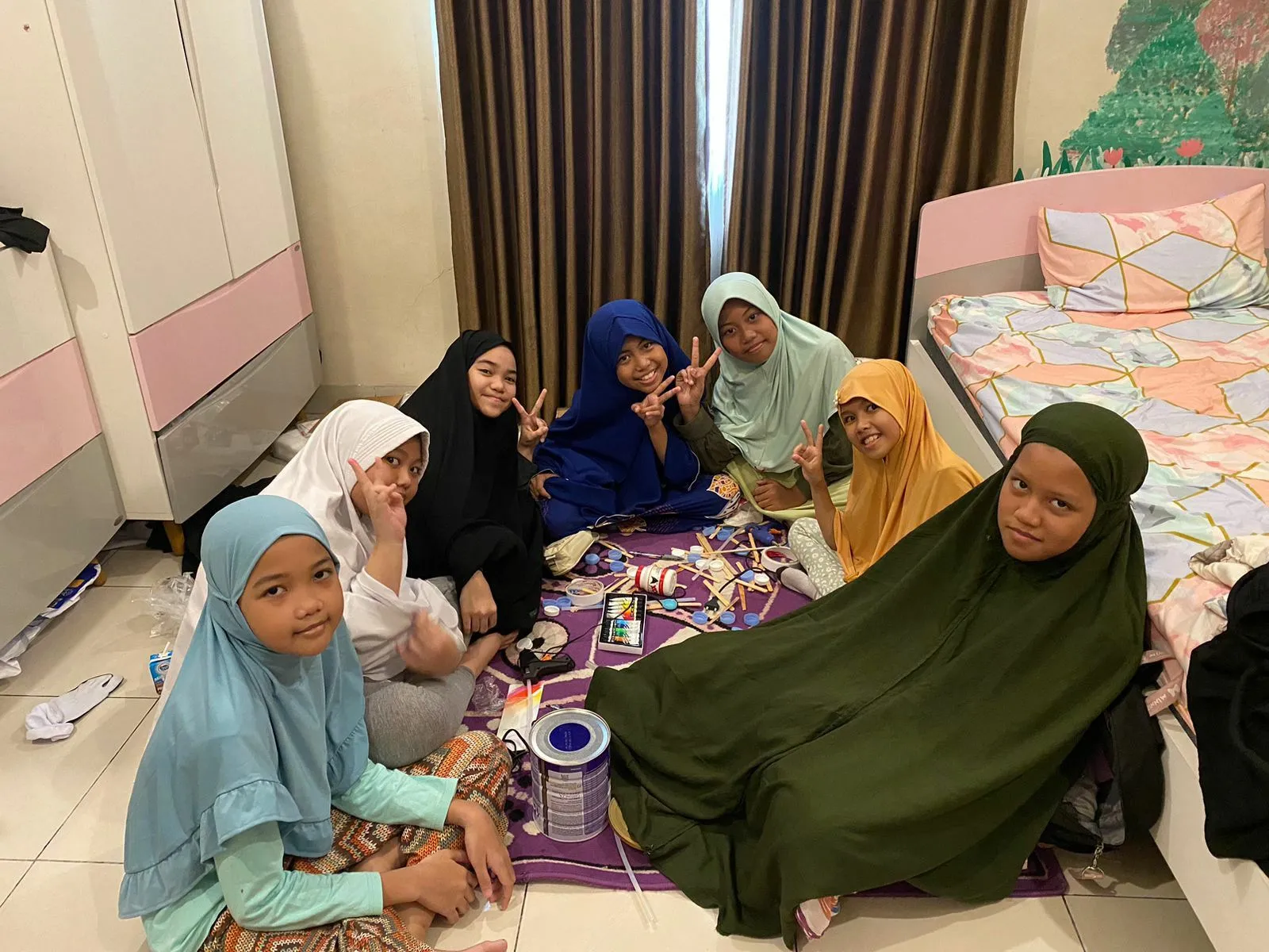 Kumpulan Foto Kerja Kelompok Terbagus dan Terlengkap 10 Foto Kerja Kelompok