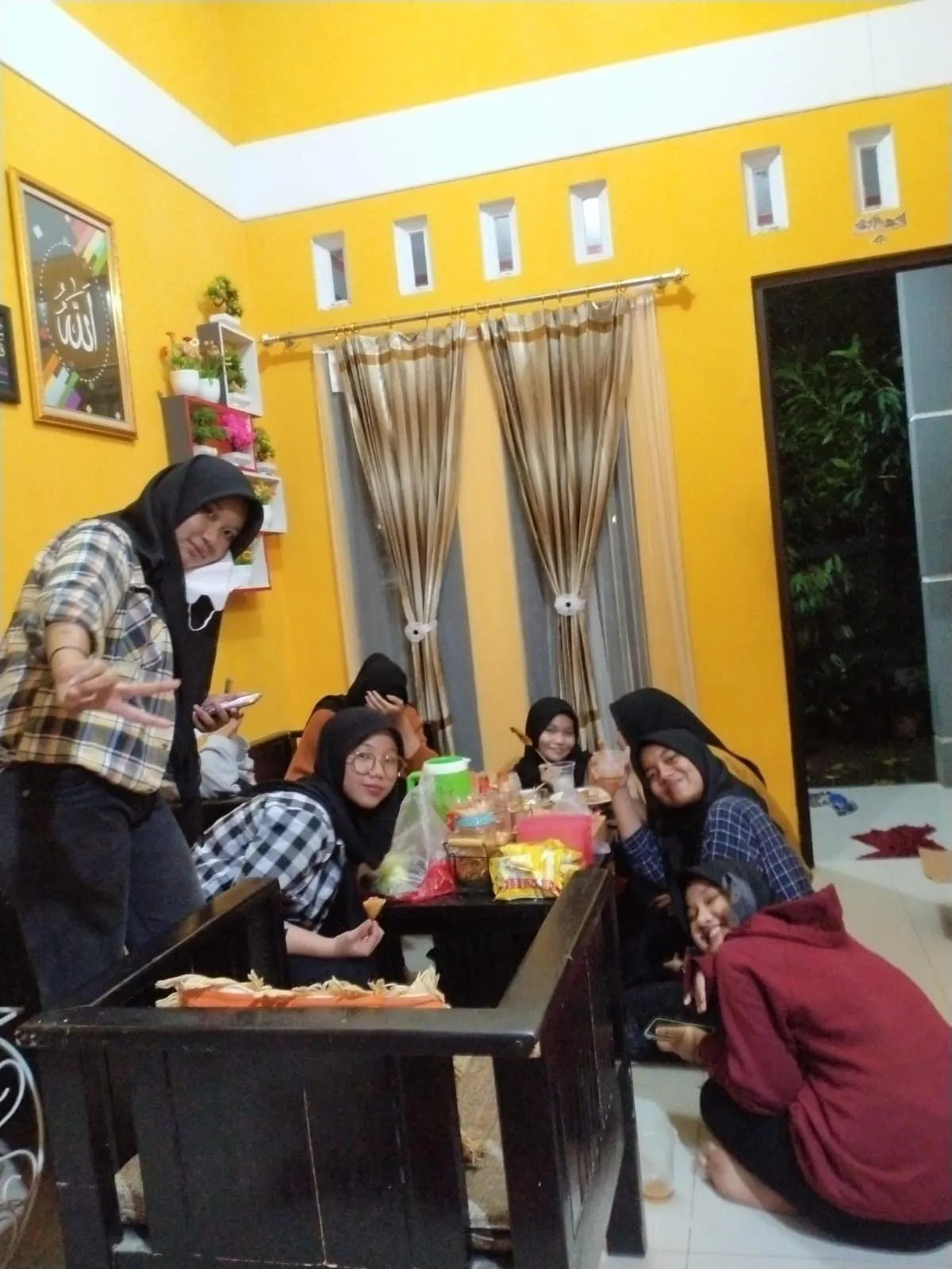 Kumpulan Foto Kerja Kelompok Terbagus dan Terlengkap 6 Foto Kerja Kelompok