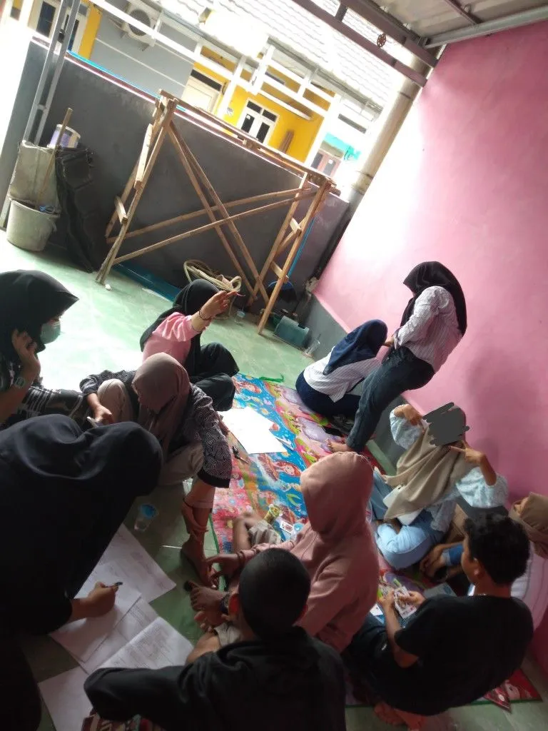 Kumpulan Foto Kerja Kelompok Terbagus dan Terlengkap 3 Foto Kerja Kelompok