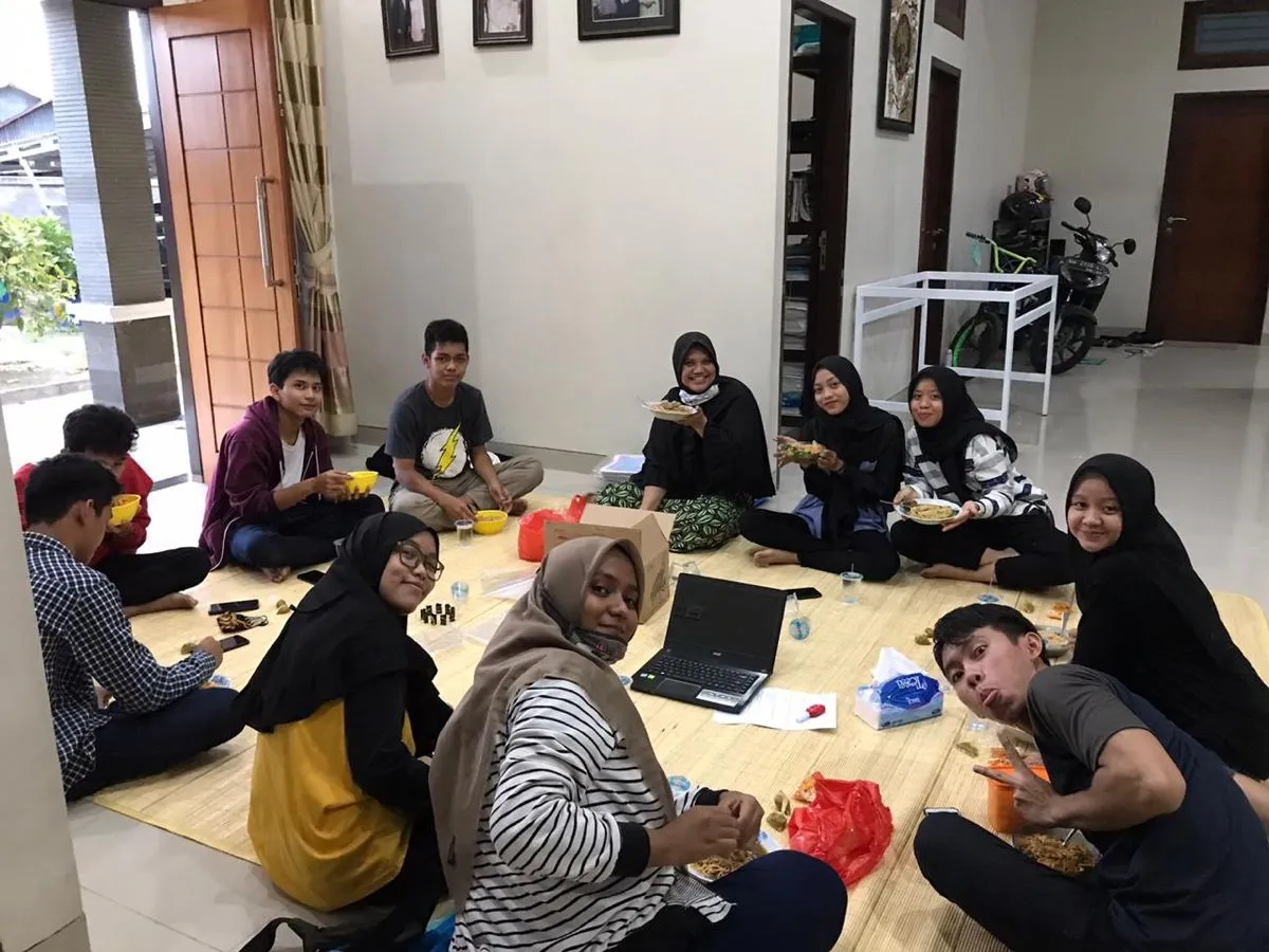 Kumpulan Foto Kerja Kelompok Terbagus dan Terlengkap 28 Foto Kerja Kelompok