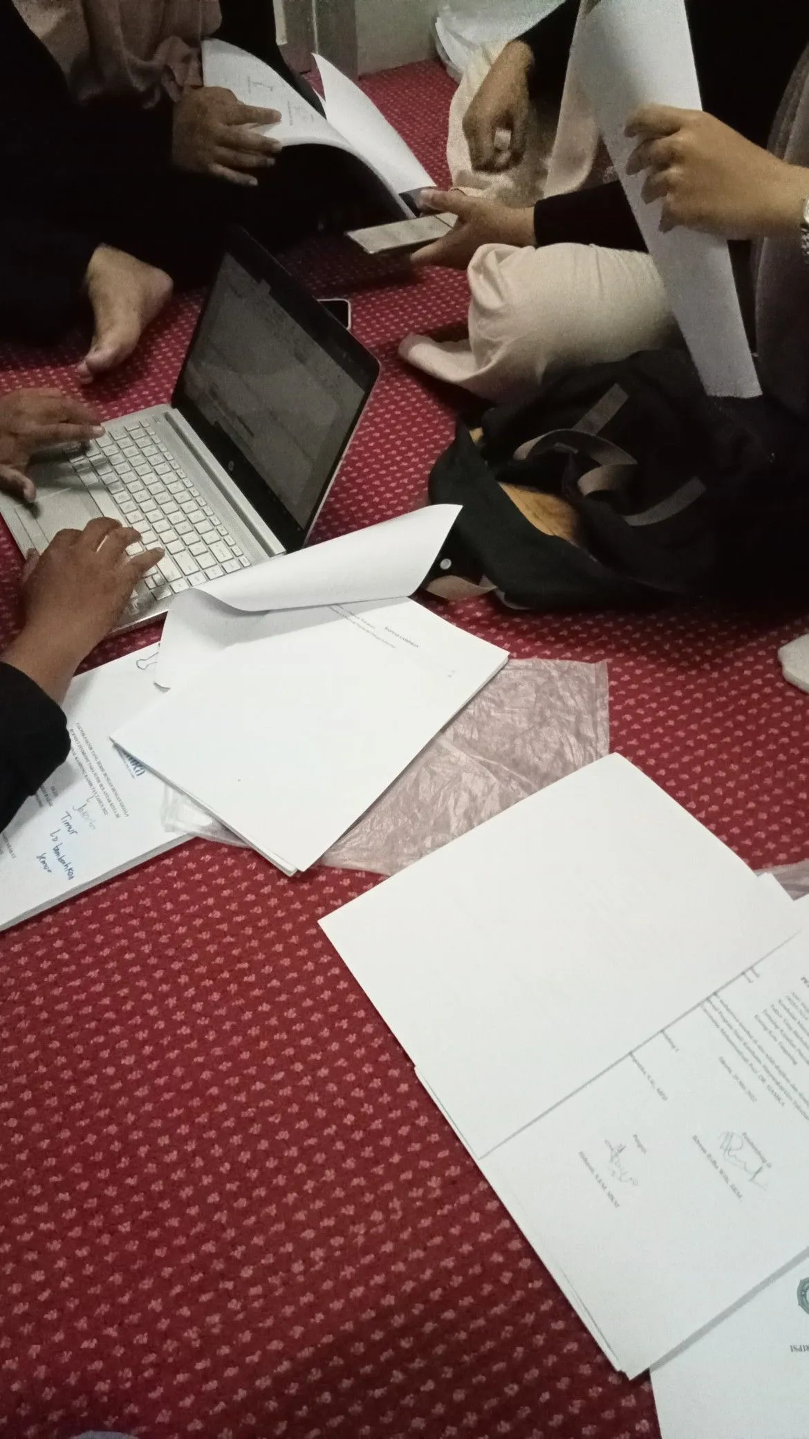 Kumpulan Foto Kerja Kelompok Terbagus dan Terlengkap 24 Foto Kerja Kelompok