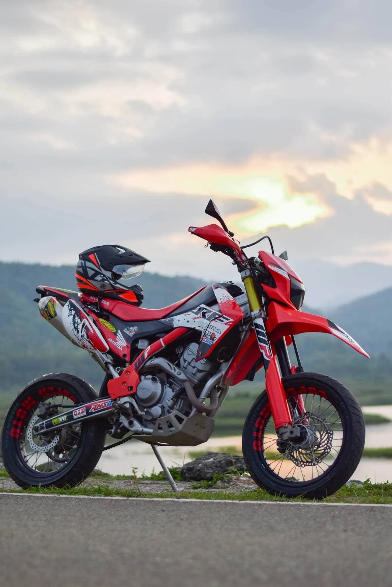 Kumpulan Foto Motor CRF Paling Keren Terbagus dan Terlengkap 11 Foto Motor CRF
