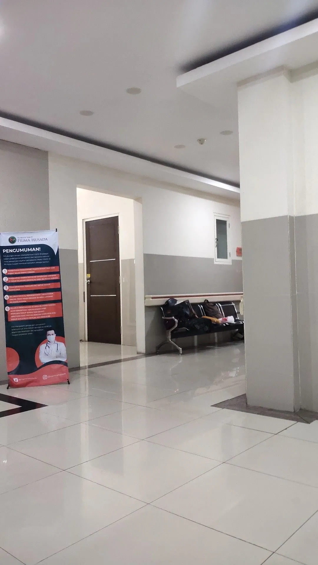 Kumpulan Foto Orang di Rumah Sakit Terbagus dan Terlengkap 12 Foto Orang di Rumah Sakit