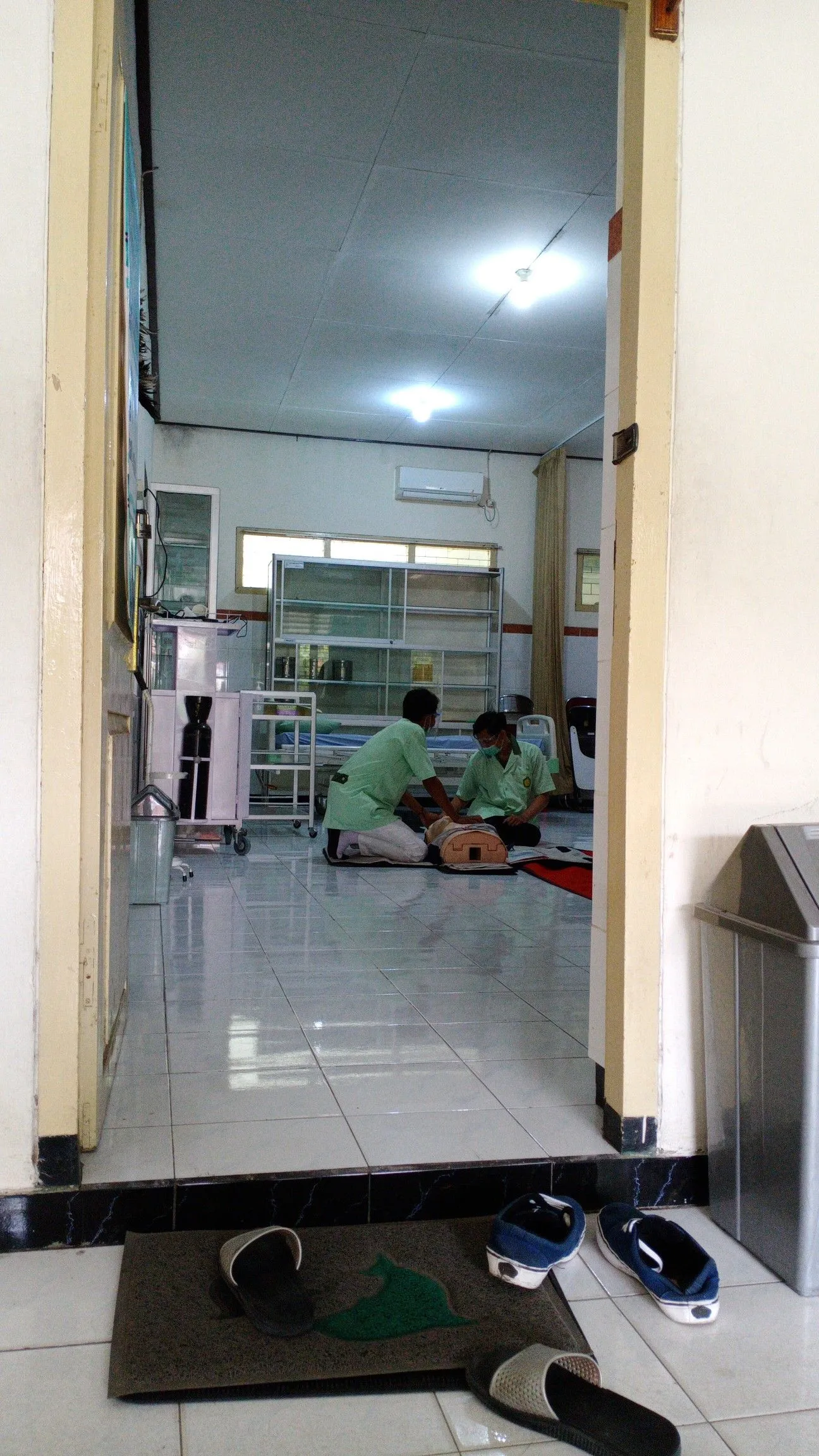 Kumpulan Foto Orang di Rumah Sakit Terbagus dan Terlengkap 14 Foto Orang di Rumah Sakit