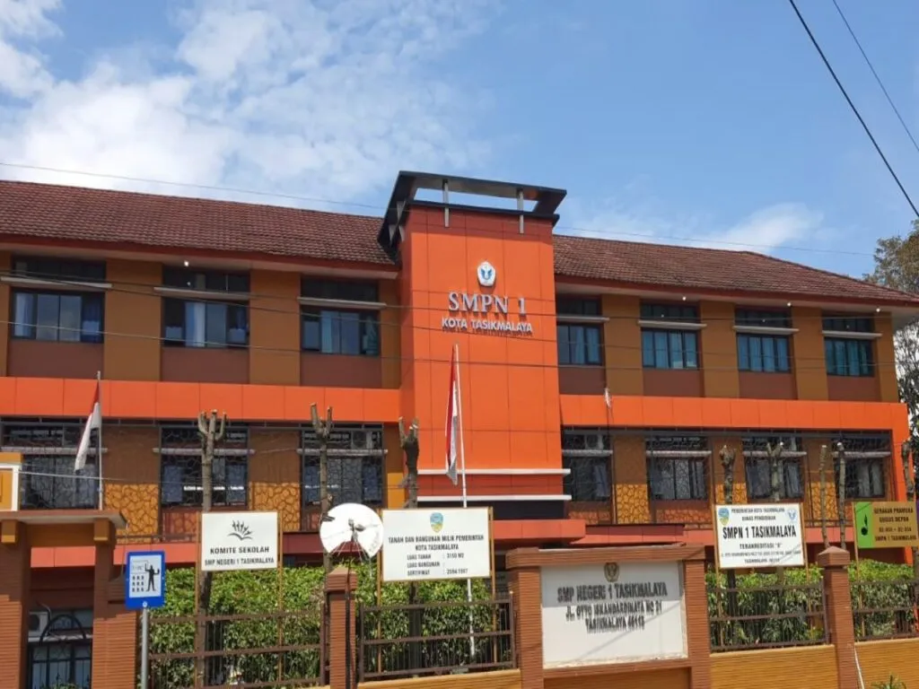 Gambar Sekolah SMP