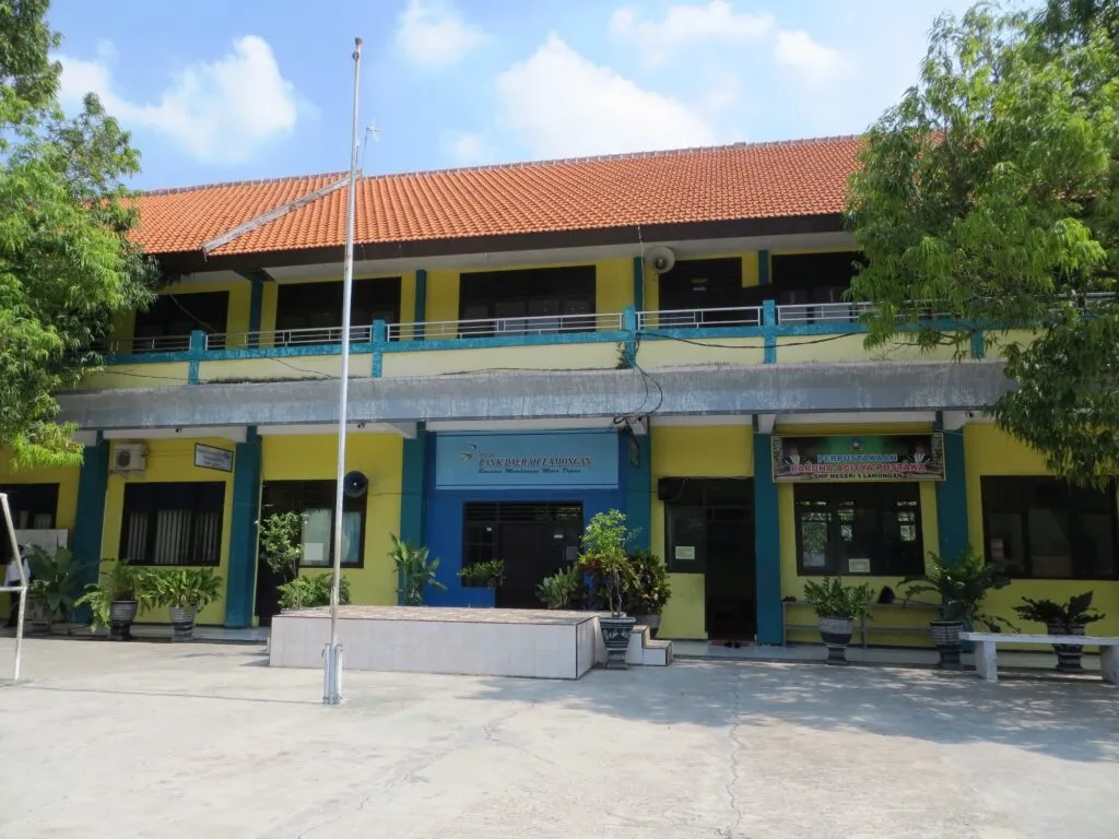 Gambar Sekolah SMP