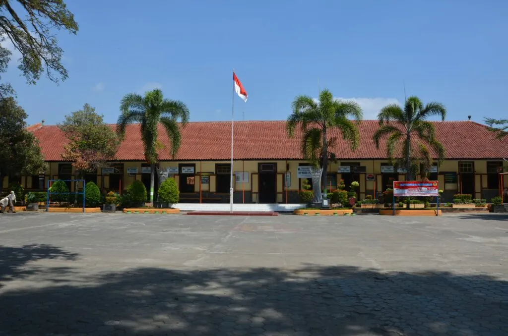 Gambar Sekolah SMP