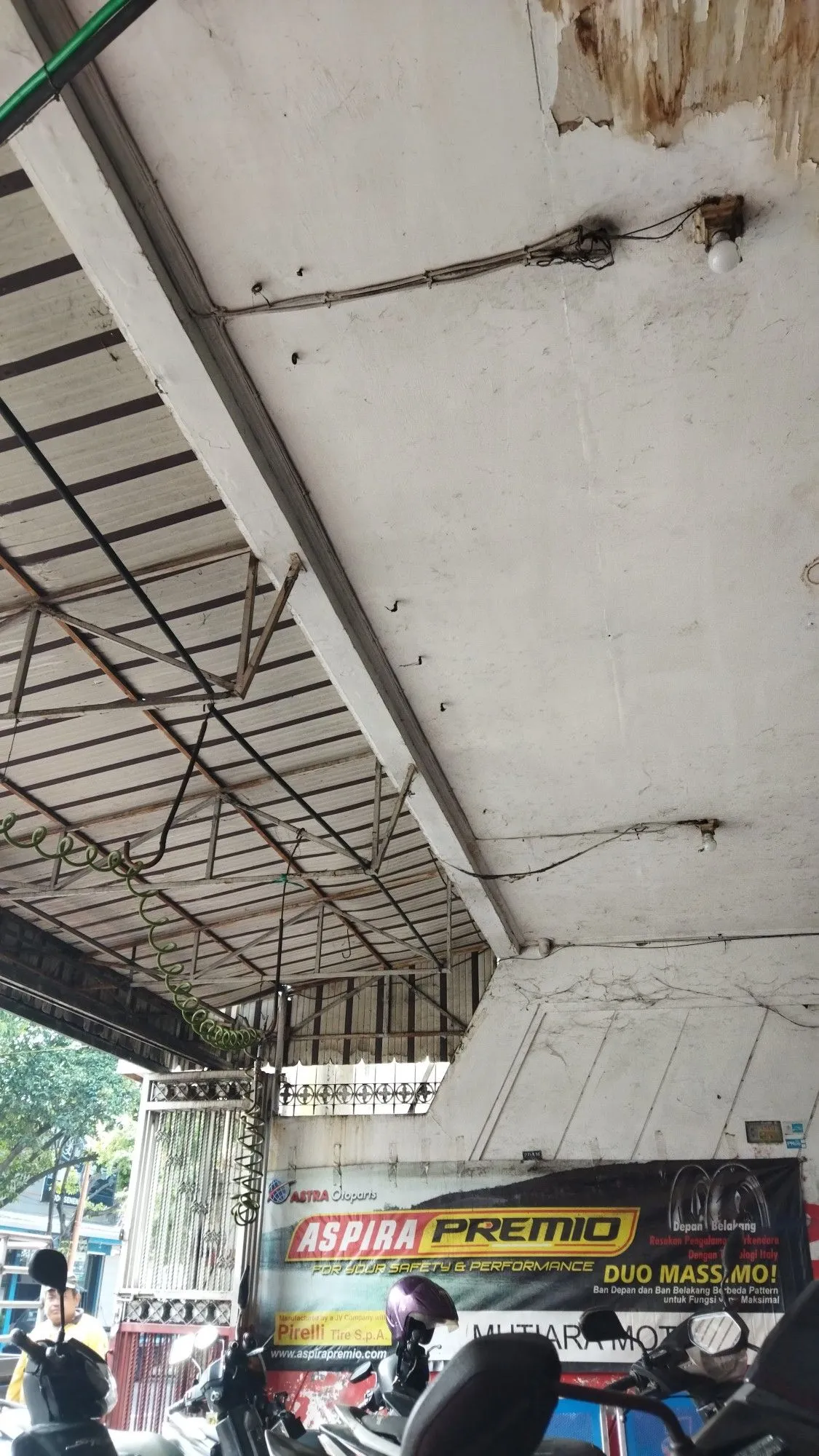 Kumpulan Foto Bengkel Motor Terbagus dan Terlengkap 15 Foto Bengkel Motor