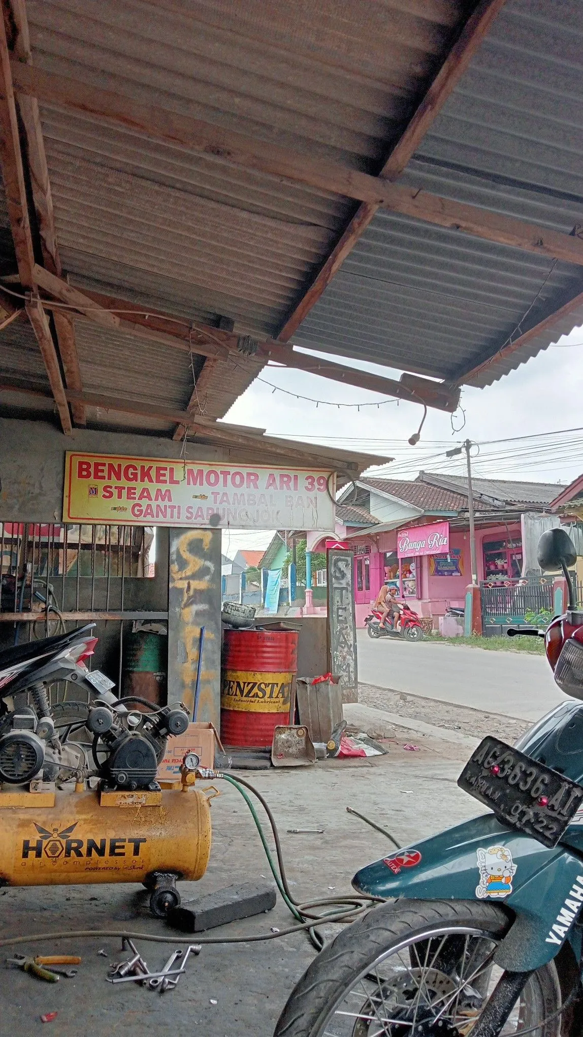 Kumpulan Foto Bengkel Motor Terbagus dan Terlengkap 3 Foto Bengkel Motor