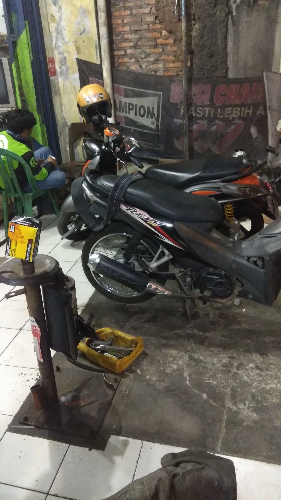 Kumpulan Foto Bengkel Motor Terbagus dan Terlengkap 30 Foto Bengkel Motor