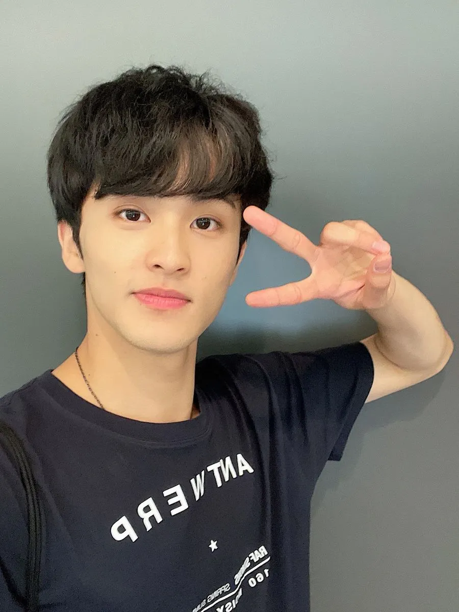 Kumpulan Foto Mark Lee NCT Paling Keren Terbagus dan Terlengkap 14 Foto Mark Lee