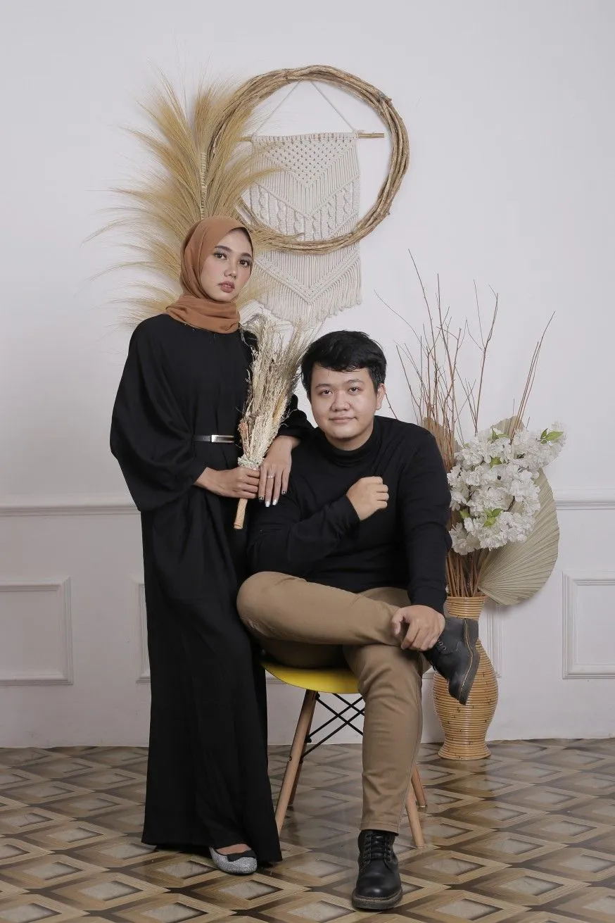Kumpulan Foto Prewedding Baju Hitam Terbagus dan Terlengkap 22 Foto Prewedding Baju Hitam