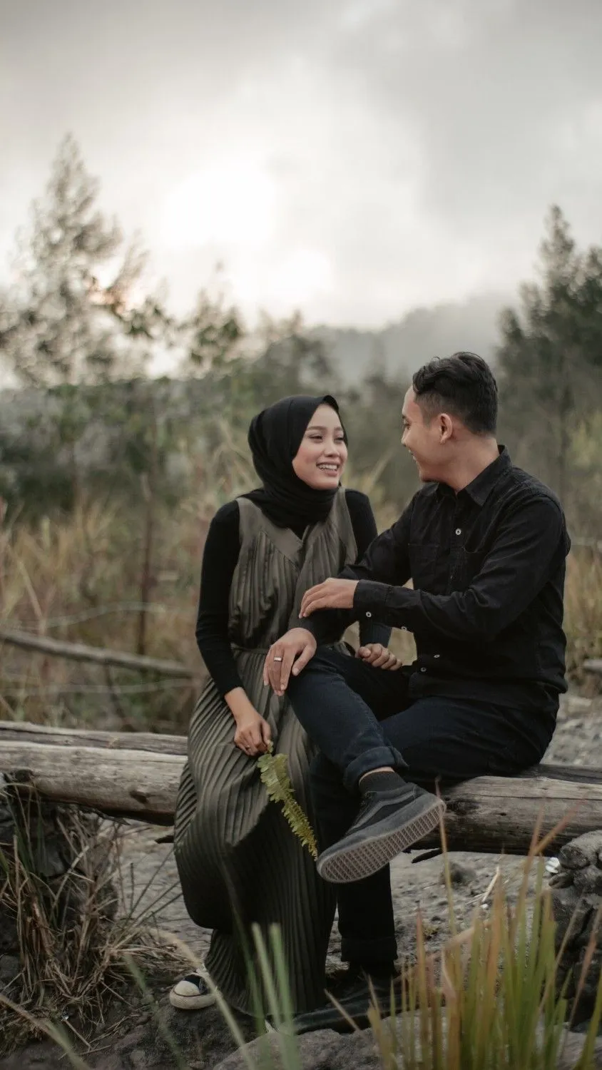 Kumpulan Foto Prewedding Baju Hitam Terbagus dan Terlengkap 12 Foto Prewedding Baju Hitam