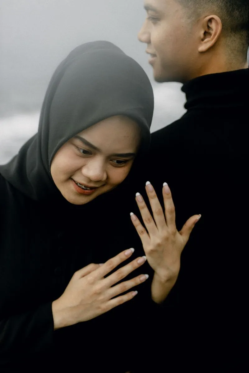 Kumpulan Foto Prewedding Baju Hitam Terbagus dan Terlengkap 24 Foto Prewedding Baju Hitam