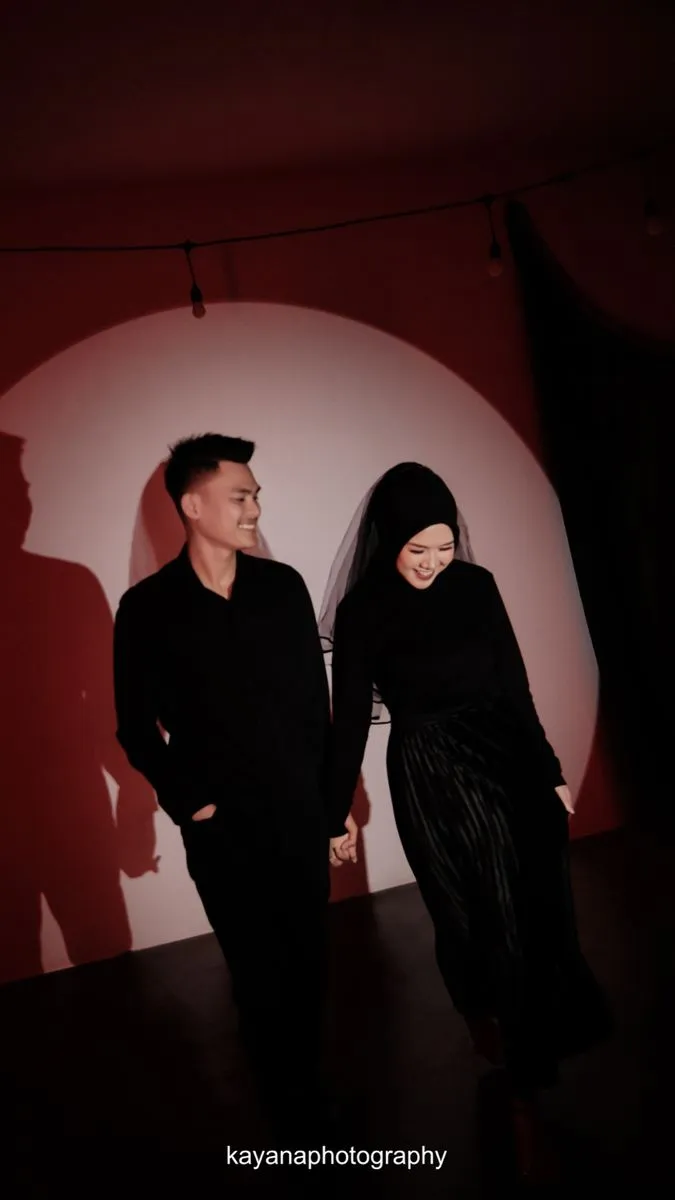 Kumpulan Foto Prewedding Baju Hitam Terbagus dan Terlengkap 23 Foto Prewedding Baju Hitam