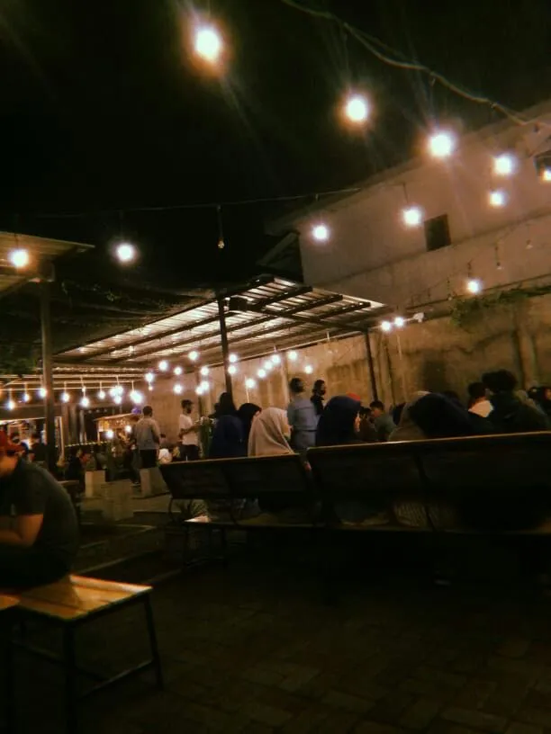 Kumpulan Foto di Cafe Malam Hari Terbagus dan Terlengkap 22 Foto di Cafe Malam Hari
