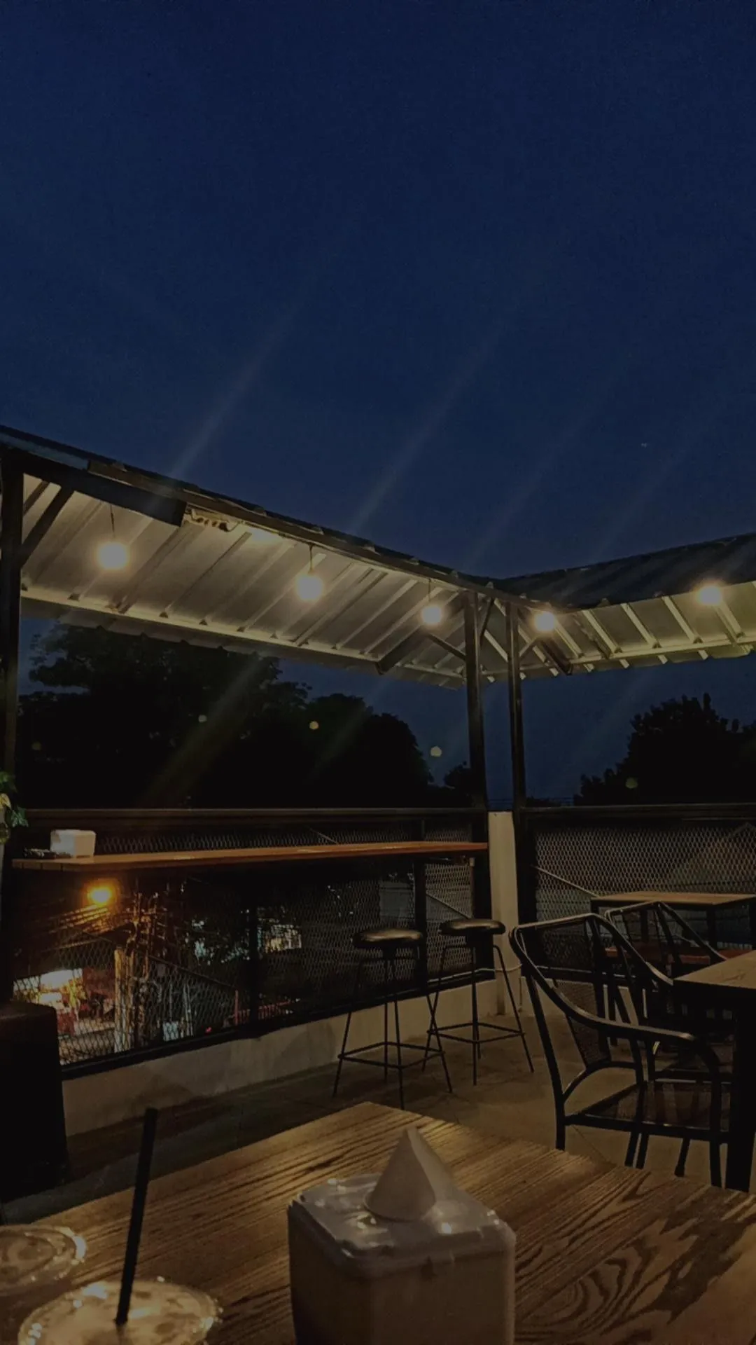 Kumpulan Foto di Cafe Malam Hari Terbagus dan Terlengkap 21 Foto di Cafe Malam Hari