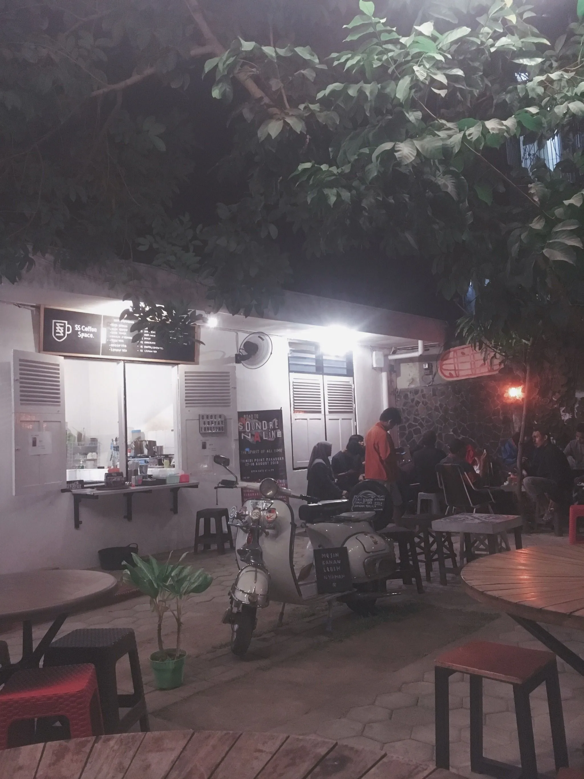 Kumpulan Foto di Cafe Malam Hari Terbagus dan Terlengkap 16 Foto di Cafe Malam Hari