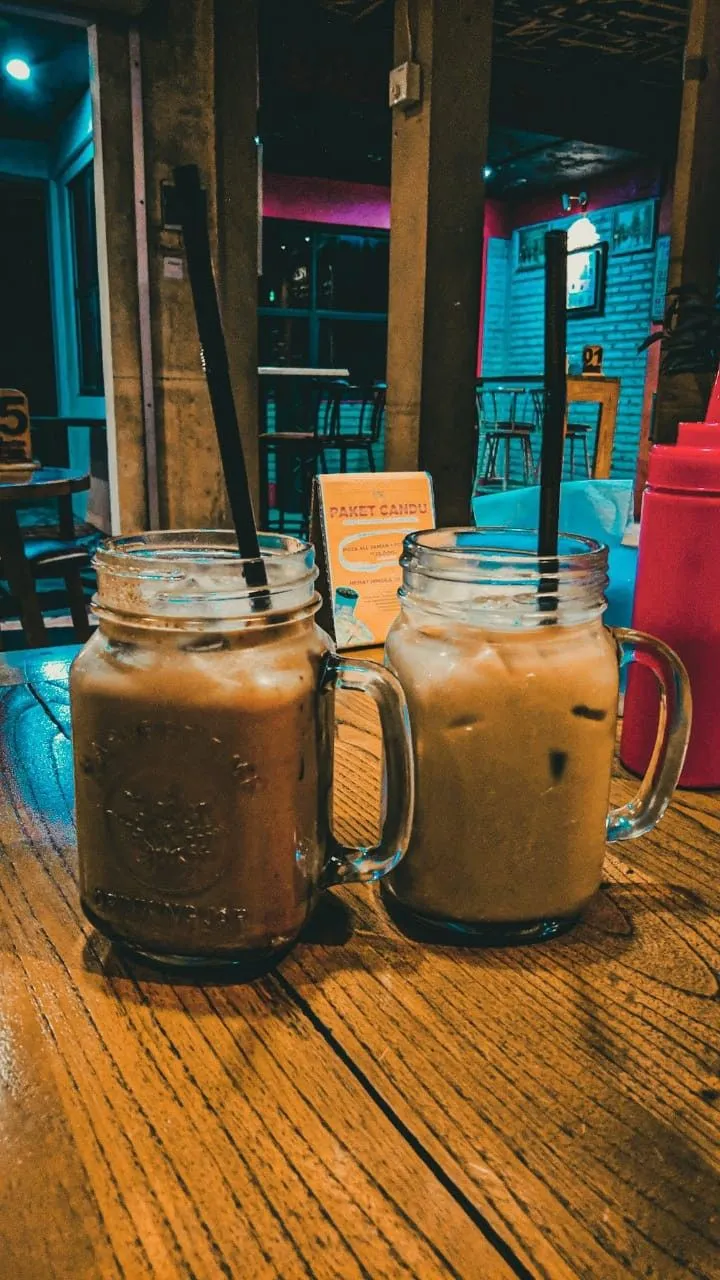 Kumpulan Foto di Cafe Malam Hari Terbagus dan Terlengkap 11 Foto di Cafe Malam Hari