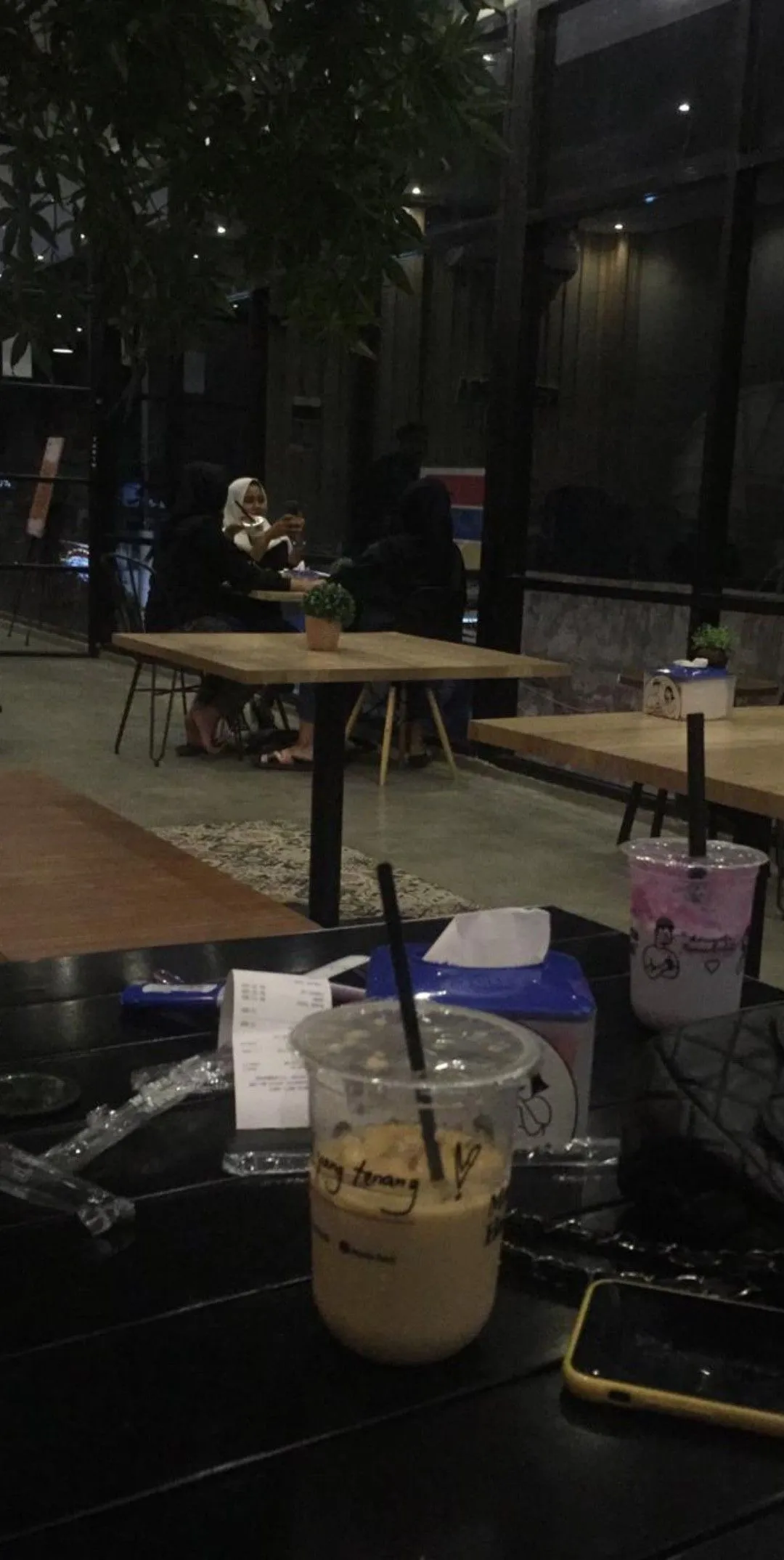 Kumpulan Foto di Cafe Malam Hari Terbagus dan Terlengkap 5 Foto di Cafe Malam Hari