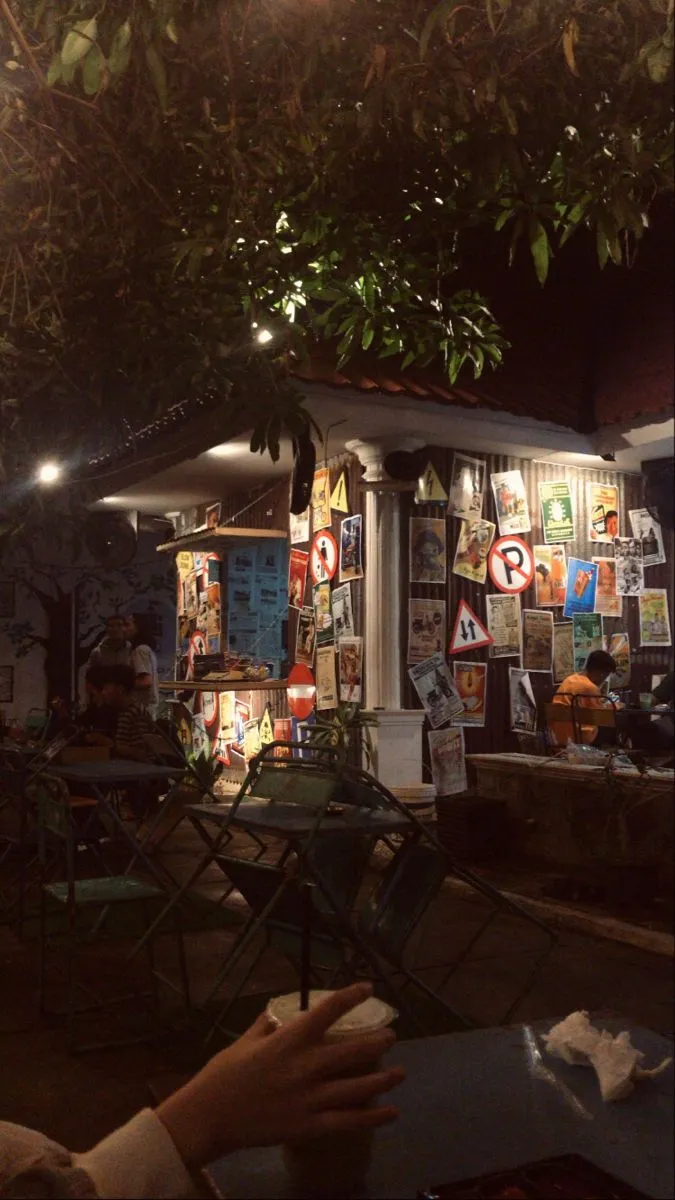 Kumpulan Foto di Cafe Malam Hari Terbagus dan Terlengkap 2 Foto di Cafe Malam Hari