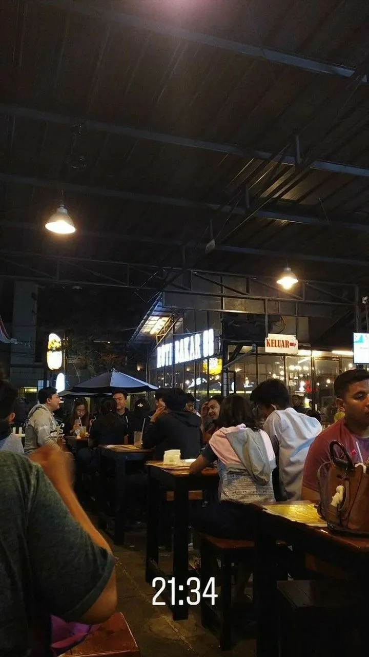 Kumpulan Foto di Cafe Malam Hari Terbagus dan Terlengkap 28 Foto di Cafe Malam Hari