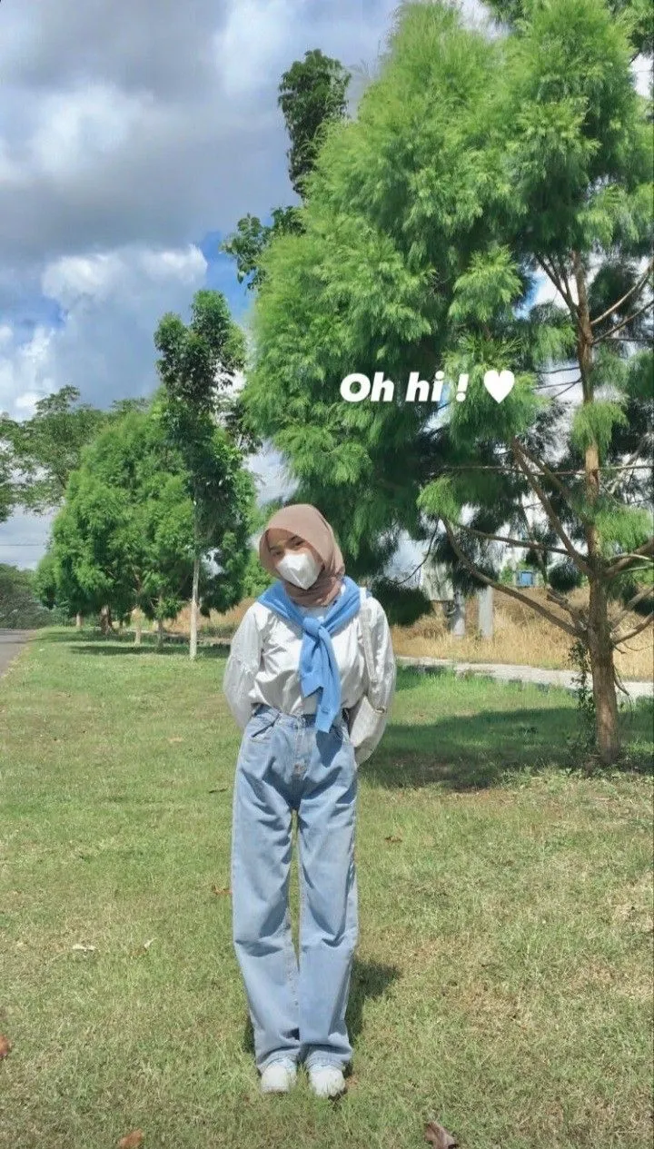 Kumpulan Gaya Foto Berdiri Hijab Terbagus dan Terlengkap 22 Gaya Foto Berdiri Hijab