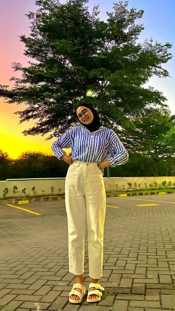 Kumpulan Gaya Foto Berdiri Hijab Terbagus dan Terlengkap 14 Gaya Foto Berdiri Hijab