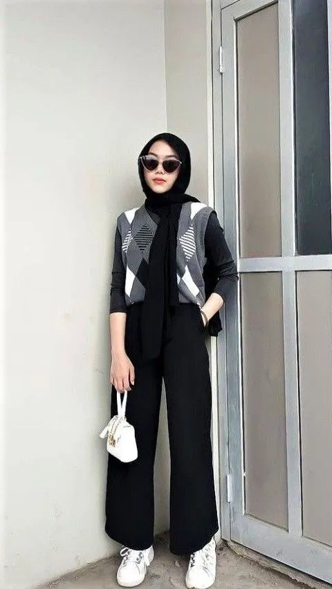 Kumpulan Gaya Foto Berdiri Hijab Terbagus dan Terlengkap 13 Gaya Foto Berdiri Hijab